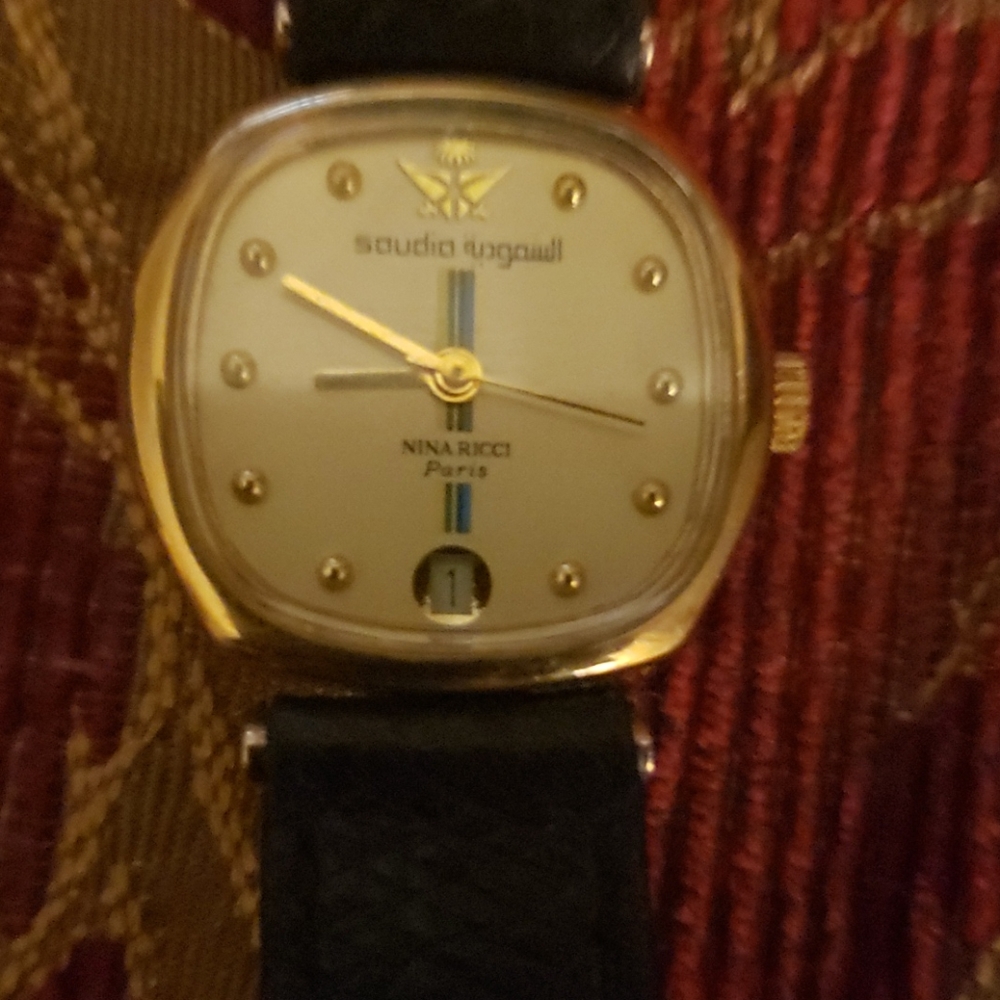 Beautoful Vintage Nina Ricci Paris watch